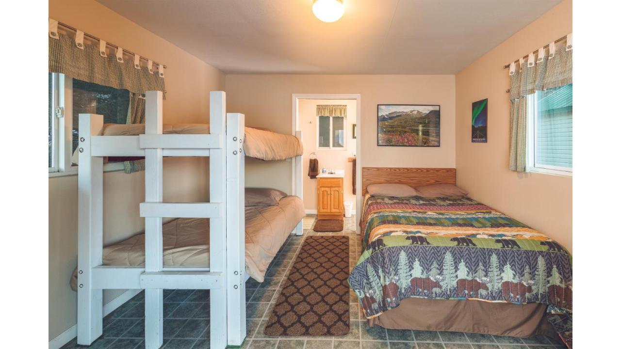 Cabin 3 Lynn View Lodge Haines Εξωτερικό φωτογραφία